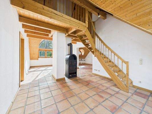 Wohnbereich / Treppe ins Studio