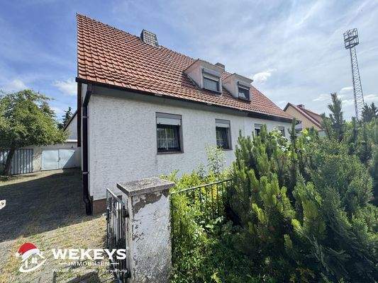 Doppelhaushälfte mit Nebengebäude & Garage