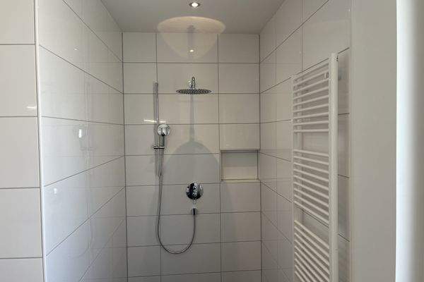 Große Dusche gemauert