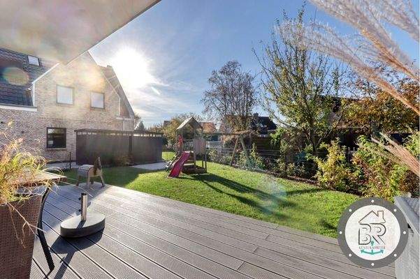 Sonnige Terrasse mit Garten – mediterranes Flair und maritimer Charme