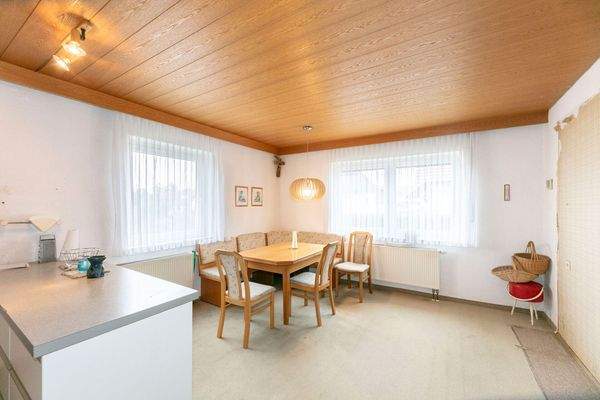 Küche mit Essplatz EG