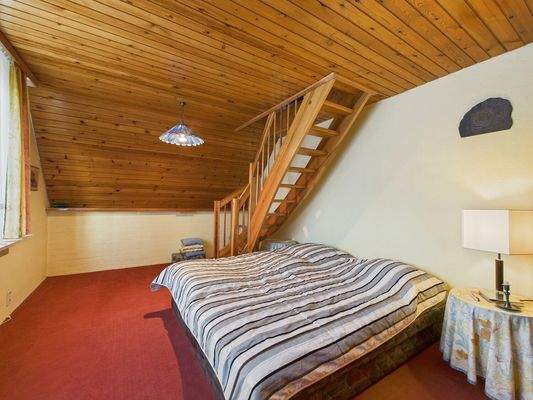 Kinder- /Schlafzimmer mit Spitzboden