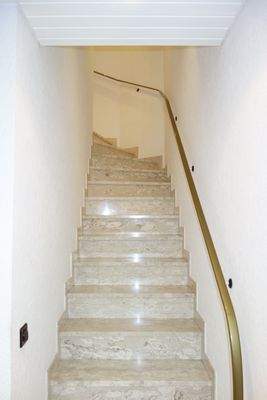 EG - Marmortreppe nach oben