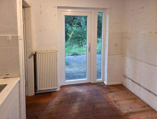 Küche mit Terassentür