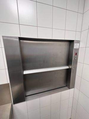 Speisenaufzug