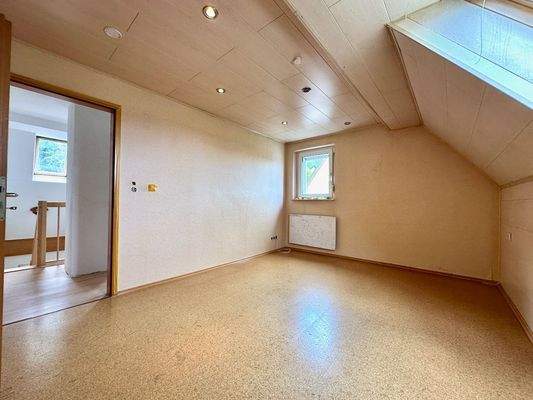 Schlaf- oder Kinderzimmer DG