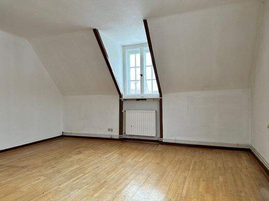 großes Kinderzimmer 1 im DG (teilbar)