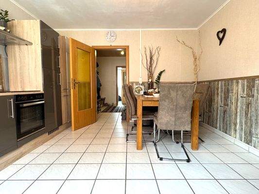 EG rechts - Küche mit Essbereich