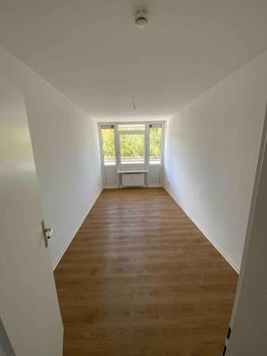 Große 3 Zimmer Wohnung mit Balkon Bild4.jpg