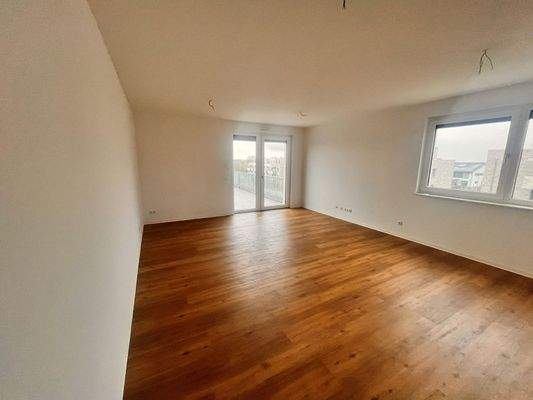 Wohnzimmer mit offener Küche