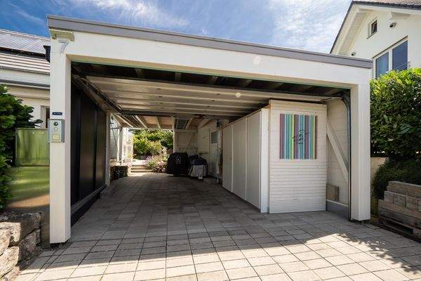 Garage mit Abstellräumen