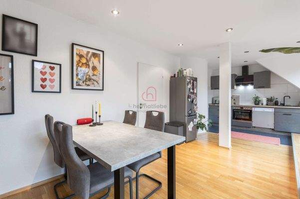 Wohnzimmer & Küche im DG