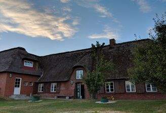 Haupthaus mit Garagenanbau