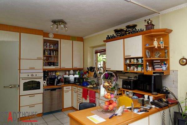 Offene Küche mit Einbauten