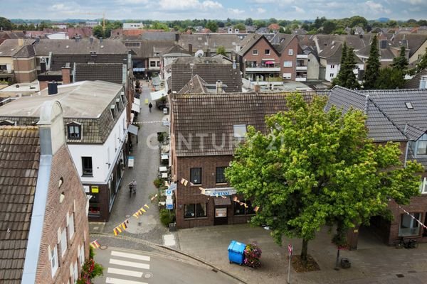 Blick auf den Gebäudekomplex