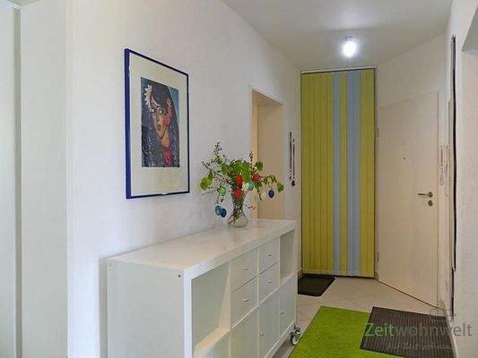 Wohnungsflur mit Stauraum