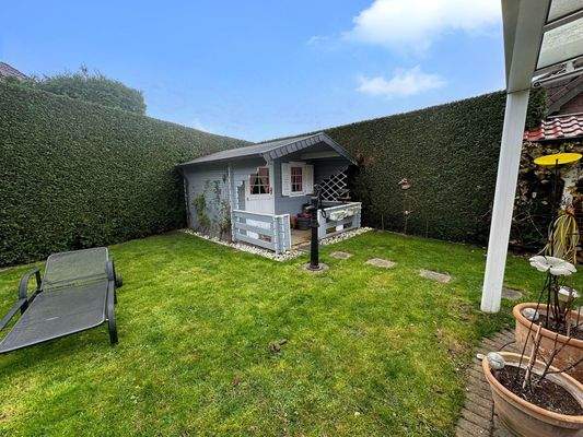 Gartenhaus und Garten