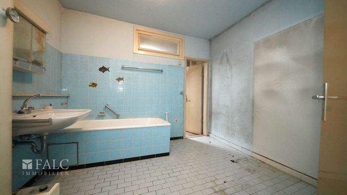 großzügiges Badezimmer