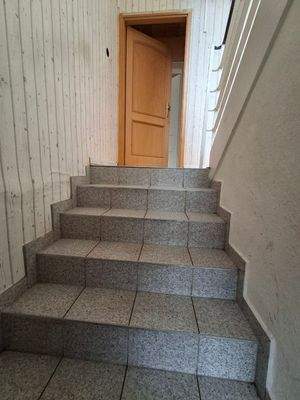 Treppenaufgang an der Eingangstür