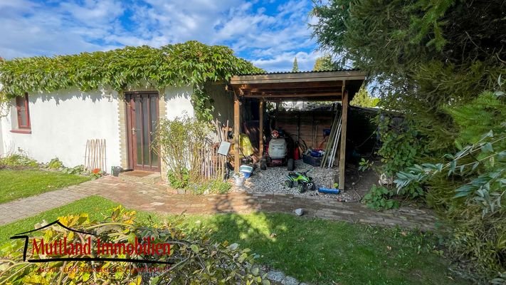 Nebengelass und Carport