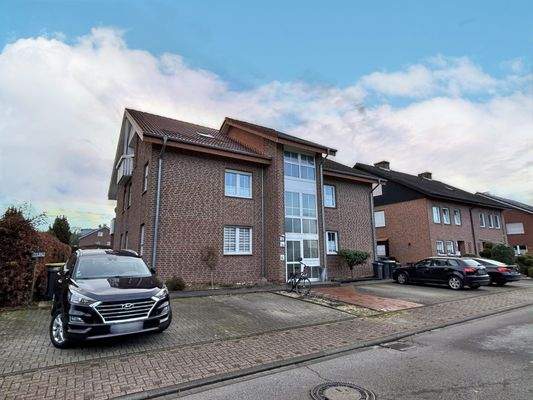 Stellplätze vor dem Haus