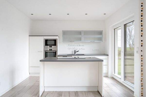 Küche mit Einbauküche