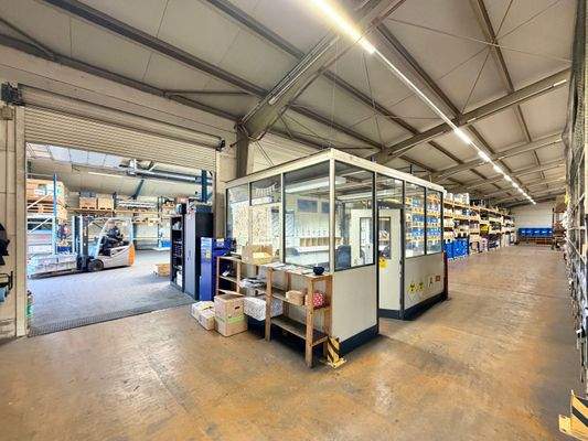 Halle 1., Tor zur Halle 2.