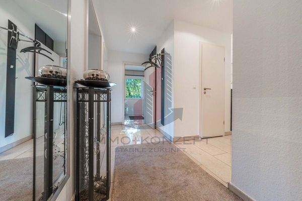 Ein freundlicher Flur führt Sie in alle Räume