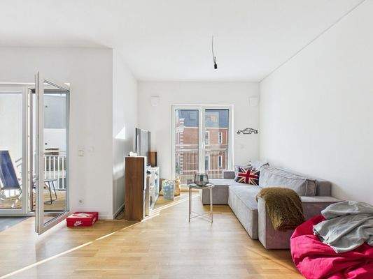 CAM04305G0-PR0029-STILL010