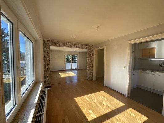 Wohn- Essbereich mit Zugang zur Küche OG