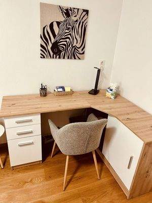 Schlafzimmer 1 Schreibtisch