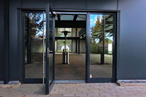 Eingang in die Ausstellungshalle