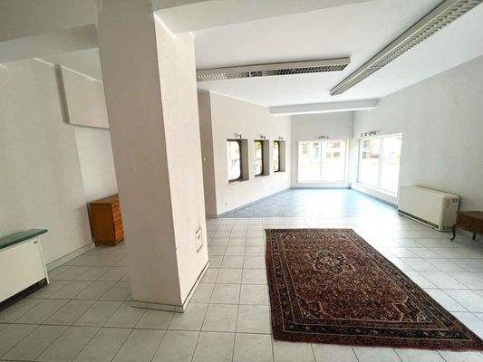 Verkaufsraum/Büro EG