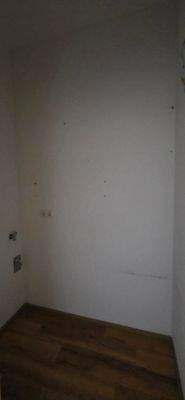 Abstellkammer mit Waschmaschinenanschluss