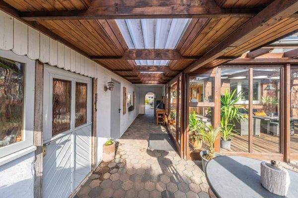 Gut überdacht kommen Sie trockenen Fußes