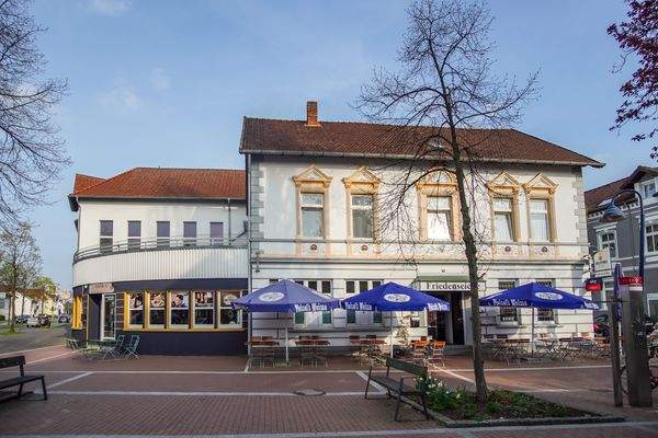 Seitenansicht Gaststätte und Frisörsalon