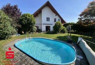 uneinsehbarer Garten mit Pool