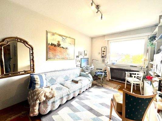  Kinderzimmer 1 mit Parkettboden