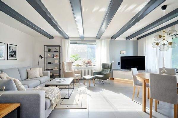 Wohnzimmer digital möbliert