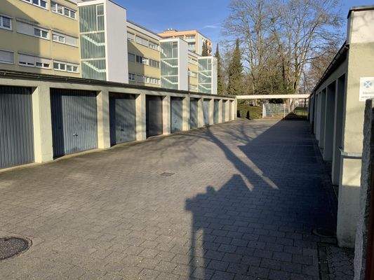 Garagenvorhof