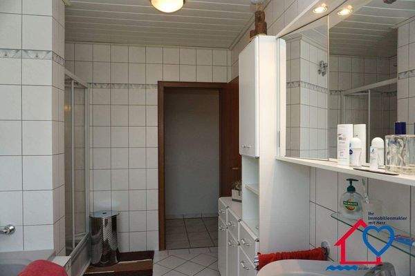 EG Badezimmer Flur.JPG