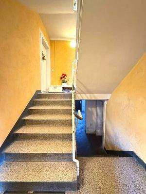 Treppenhaus EG - Bahnhofstraße 12