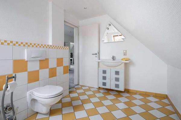 Badezimmer Bürofläche Dachgeschoss