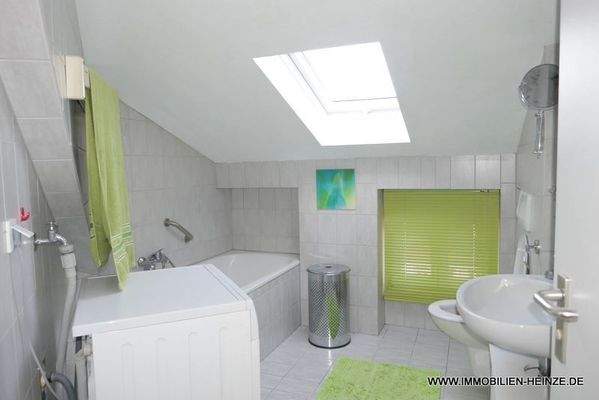 Bad I mit Waschmaschinenanschl.