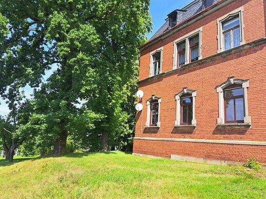 Hausansicht vom Grundstück (2).jpg