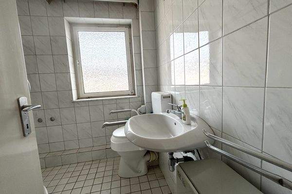 Badezimmer mit Tageslicht