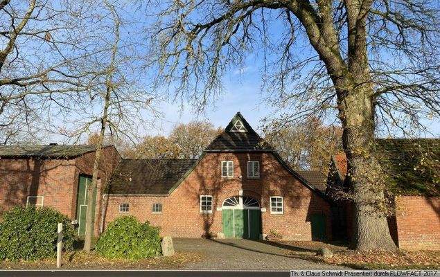 Ansicht der Hofstelle von der Strasse