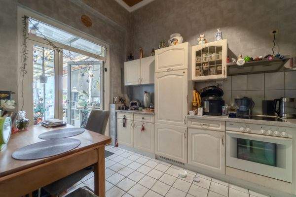 Küche mit Wintergartenzugang