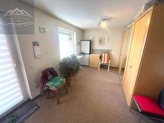 Kinderzimmer-Büro EG