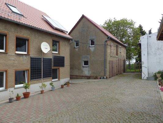 Wohnhaus & Nebengebäude 